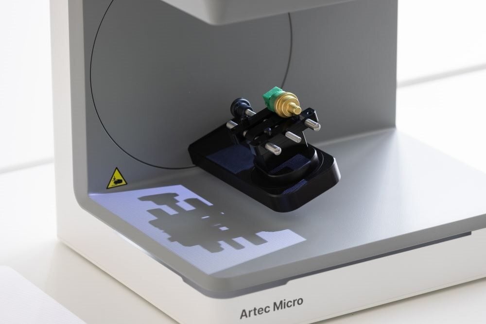 A part being scanned on the Micro II showing the light pattern being used to capture the object.