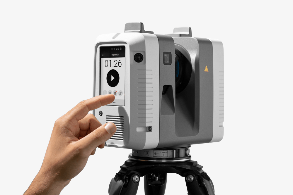 The side touchscreen gives users a seamless experience for adjusting settings and starting scans in a single place.
