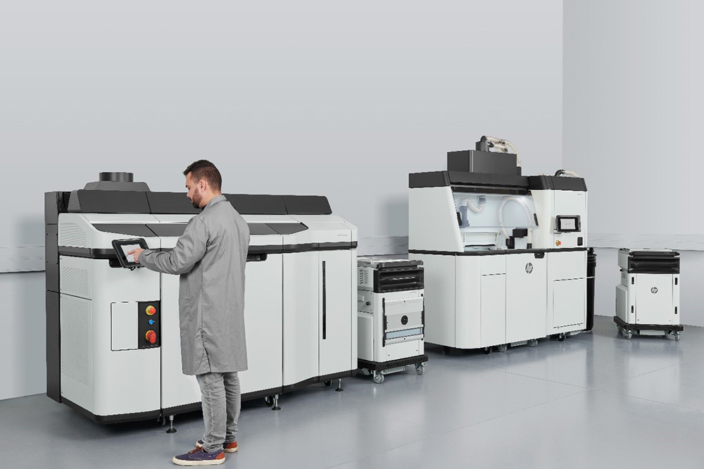 An operator running the HP Jet Fusion 5200 printing system 