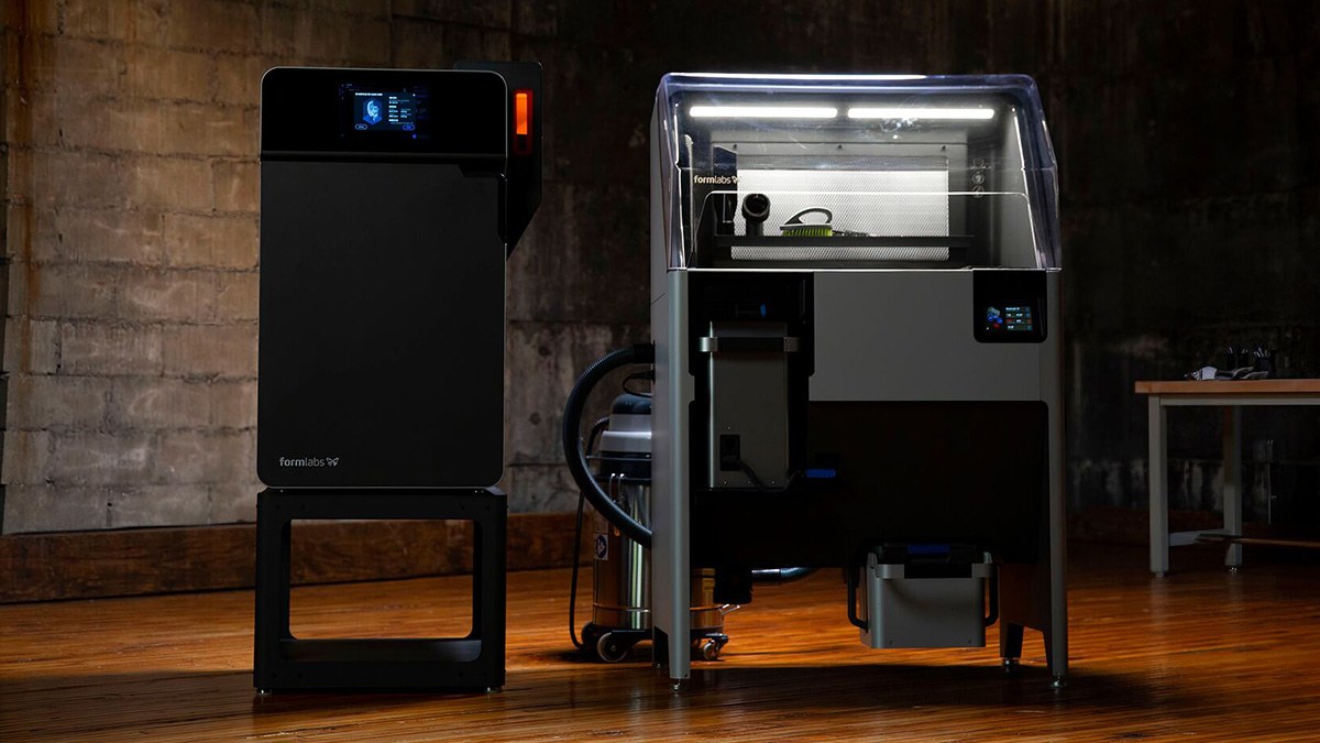 Formlabs Fuse 1+ 30W SLS 3D printer beside the Fuse Sift powder-recovery station