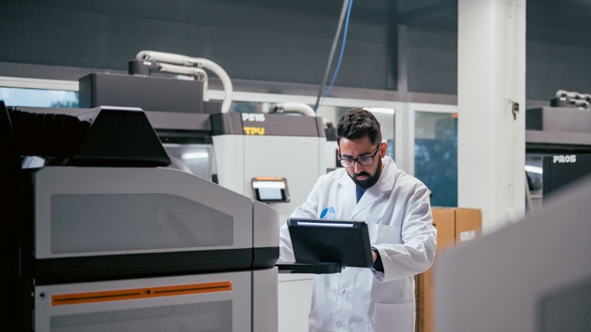 HP jet fusion 5200 3d printer operator